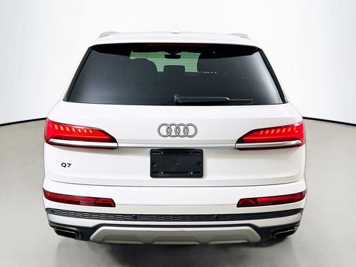 2025 Audi Q7 55 Premium Plus