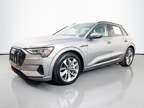 2021 Audi e-tron Premium Plus