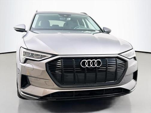 2021 Audi e-tron Premium Plus