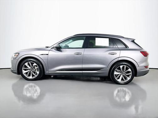 2021 Audi e-tron Premium Plus