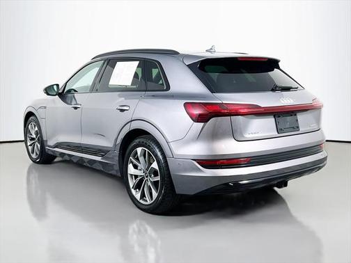 2021 Audi e-tron Premium Plus
