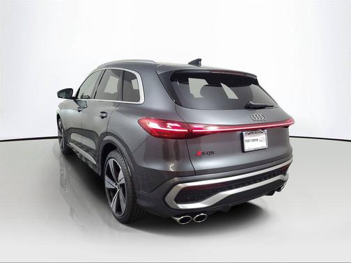 Daytona Gray Pearl Effect 2026 Audi SQ5 3.0T Prestige