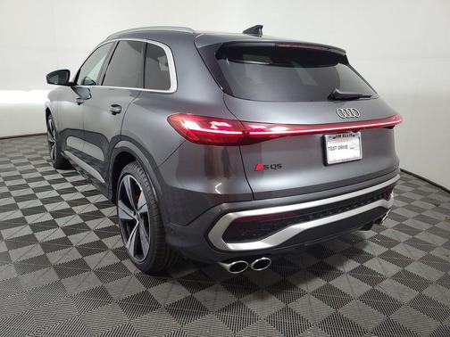 Daytona Gray Pearl Effect 2026 Audi SQ5 3.0T Prestige