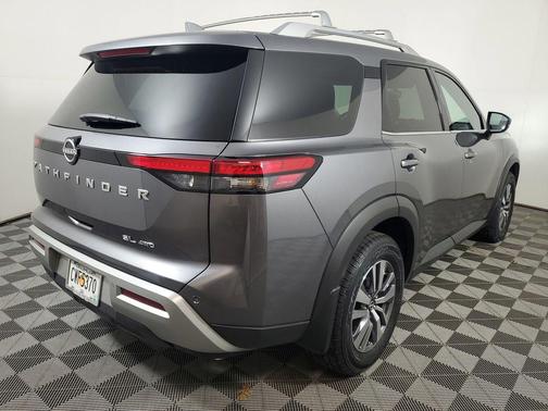 2023 Nissan Pathfinder SL 4WD