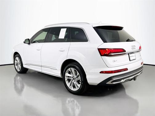 2023 Audi Q7 45 Premium