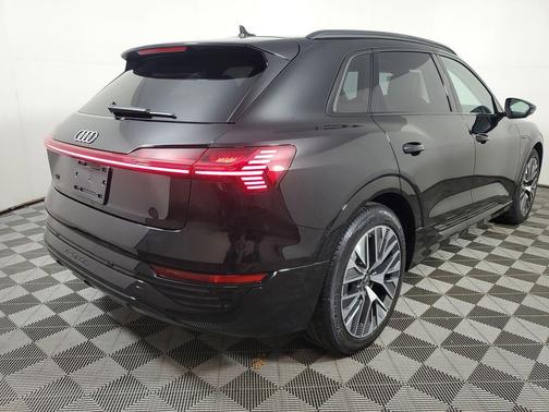 2024 Audi Q8 e-tron Premium Plus