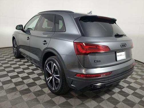 Daytona Gray Pearl Effect 2025 Audi Q5 45 S line Premium Plus
