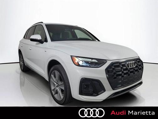 Glacier White Metallic 2025 Audi Q5 45 S line Premium