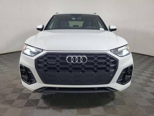 Glacier White Metallic 2025 Audi Q5 45 S line Premium