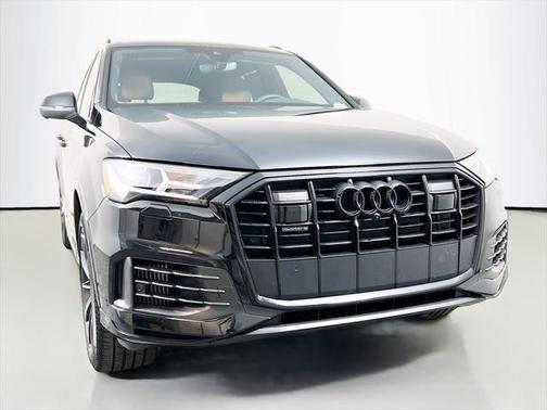 2022 Audi Q7 55 Premium Plus