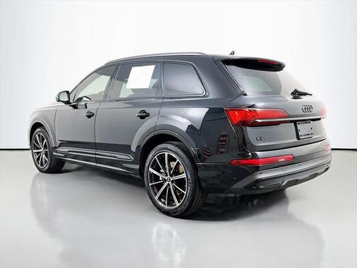 2022 Audi Q7 55 Premium Plus