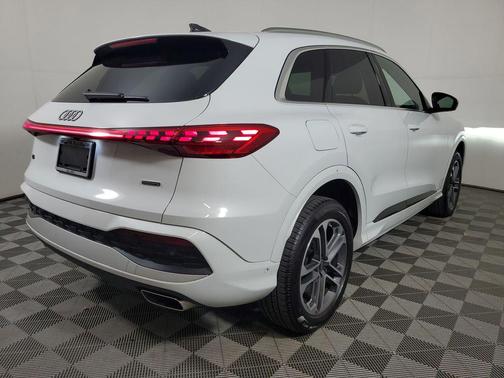 Glacier White 2025 Audi Q5 Premium Plus TFSI quattro S tronic