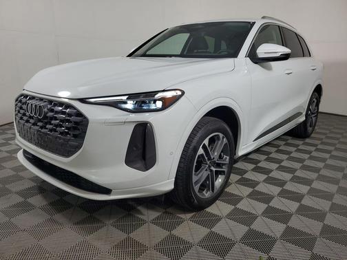 Glacier White 2025 Audi Q5 Premium Plus TFSI quattro S tronic