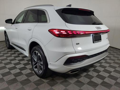 Glacier White 2025 Audi Q5 Premium Plus TFSI quattro S tronic
