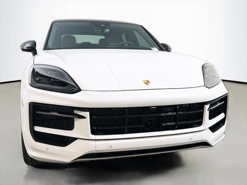 2025 Porsche Cayenne GTS