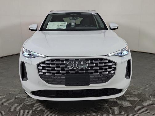 Glacier White Metallic 2026 Audi Q5 Premium Plus TFSI quattro S tronic