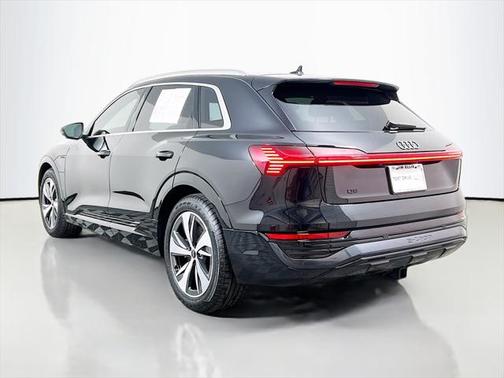 2024 Audi Q8 e-tron Premium Plus