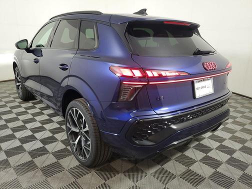 Navarra Blue Metallic 2026 Audi Q3 TFSI quattro S tronic