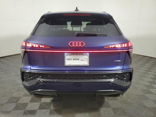 Navarra Blue Metallic 2026 Audi Q3 TFSI quattro S tronic