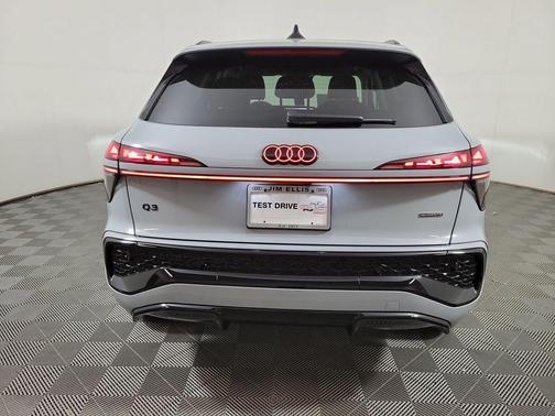 Arrow Gray Pearl Effect 2026 Audi Q3 TFSI quattro S tronic