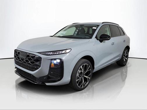 Arrow Gray Pearl Effect 2026 Audi Q3 TFSI quattro S tronic