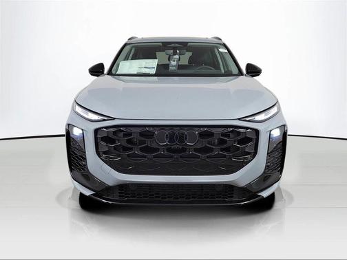 Arrow Gray Pearl Effect 2026 Audi Q3 TFSI quattro S tronic