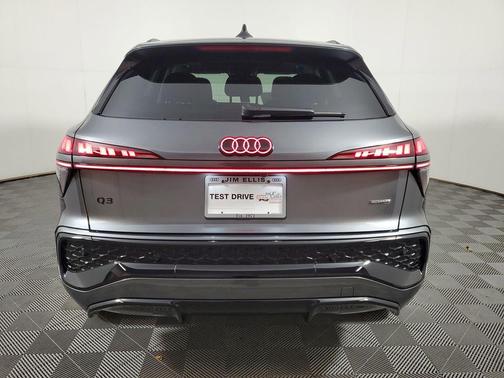 Daytona Gray Pearl Effect 2026 Audi Q3 TFSI quattro S tronic