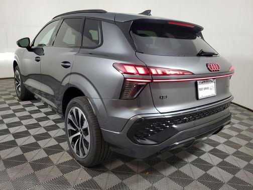Daytona Gray Pearl Effect 2026 Audi Q3 TFSI quattro S tronic