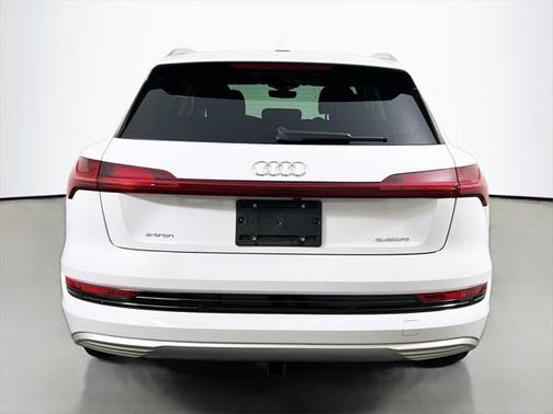 2022 Audi e-tron Premium Plus