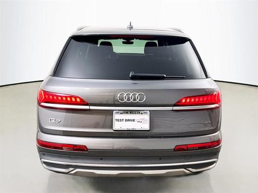 2023 Audi Q7 45 Premium