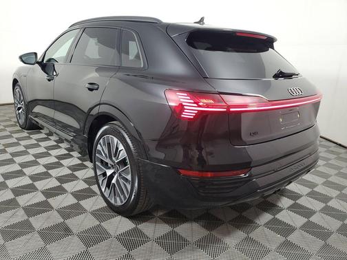 2024 Audi Q8 e-tron Prestige