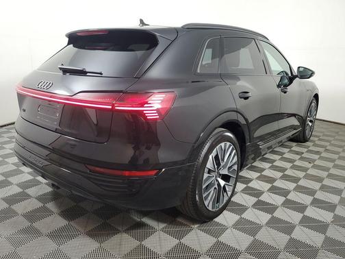 2024 Audi Q8 e-tron Prestige