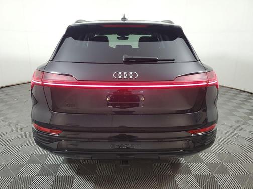 2024 Audi Q8 e-tron Prestige