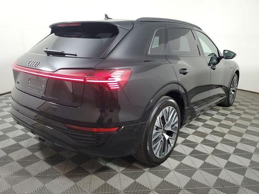 2024 Audi Q8 e-tron Prestige