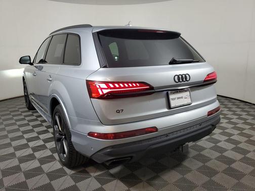 Satellite Silver Metallic 2025 Audi Q7 55 Premium Plus