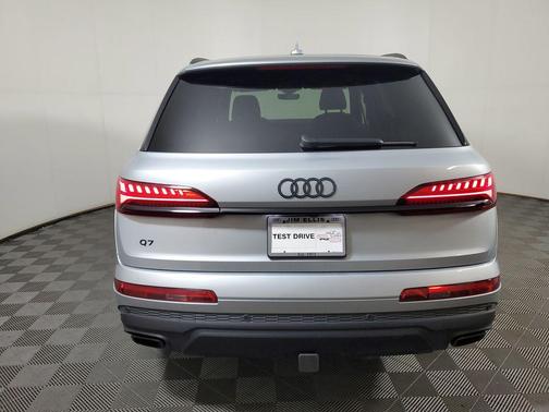 Satellite Silver Metallic 2025 Audi Q7 55 Premium Plus