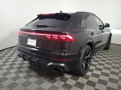 Mythos Black Metallic 2027 Audi RS Q8 4.0T