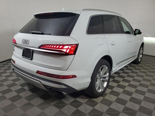 2025 Audi Q7 55 Premium