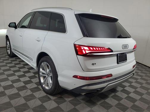 2025 Audi Q7 55 Premium