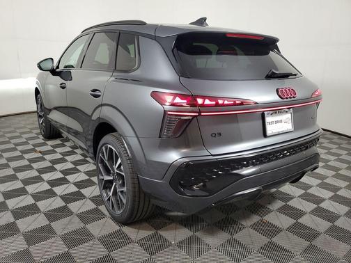 Daytona Gray Pearl Effect 2026 Audi Q3 TFSI quattro S tronic