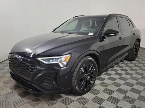 Mythos Black Metallic 2024 Audi Q8 e-tron Prestige