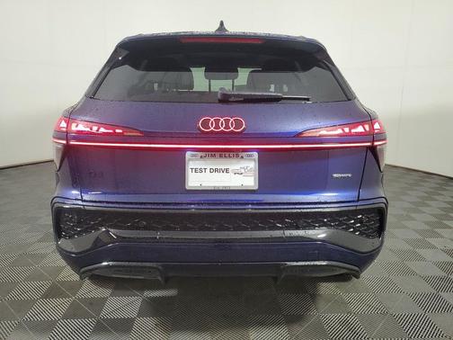 Navarra Blue Metallic 2026 Audi Q3 TFSI quattro S tronic