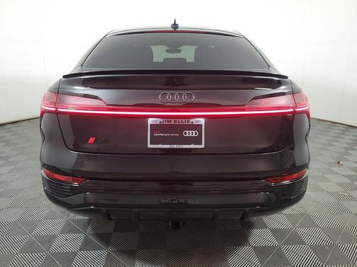 Mythos Black Metallic 2024 Audi Q8 e-tron Prestige