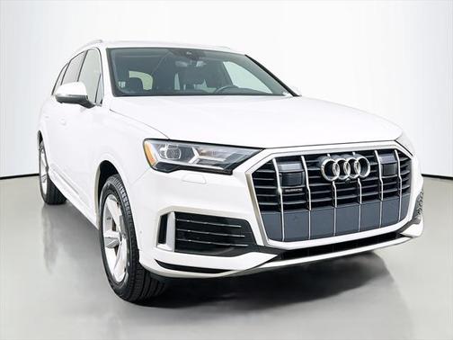 2023 Audi Q7 45 Premium Plus