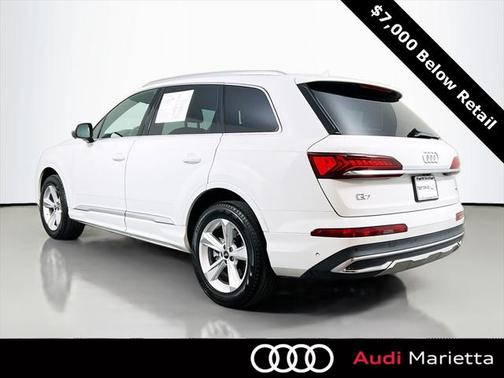 2023 Audi Q7 45 Premium Plus