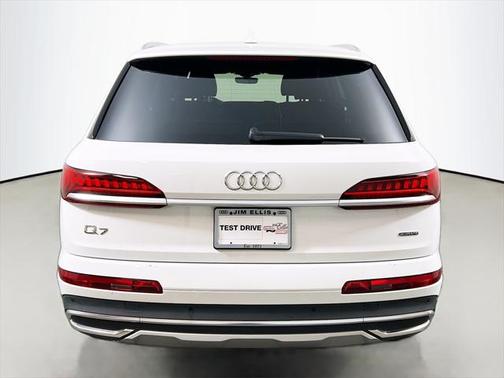 2023 Audi Q7 45 Premium Plus