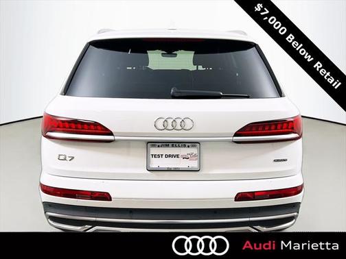 2023 Audi Q7 45 Premium Plus