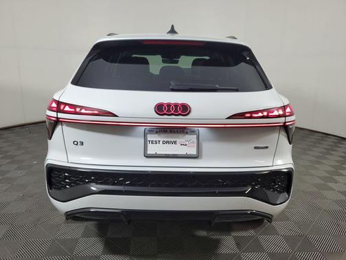 Glacier White Metallic 2026 Audi Q3 TFSI quattro S tronic