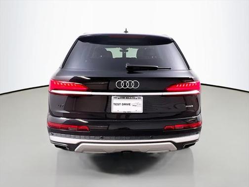 2025 Audi Q7 55 Premium Plus