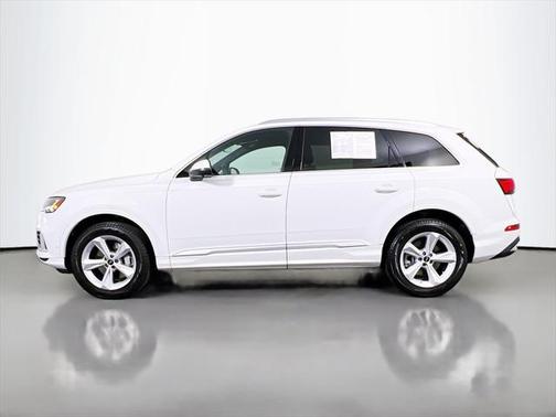 2023 Audi Q7 45 Premium Plus